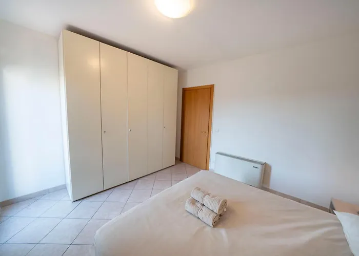 Vista Con Terrazza Apartment *