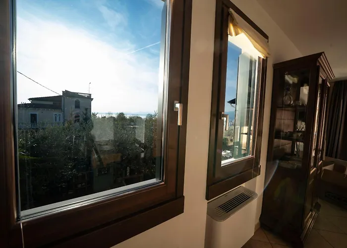 Vista Con Terrazza 拉齐塞