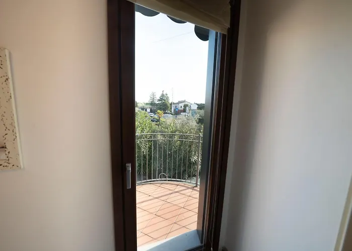 Vista Con Terrazza *